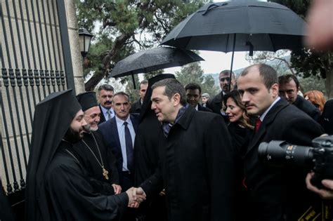 Y­u­n­a­n­i­s­t­a­n­ ­B­a­ş­b­a­k­a­n­ı­ ­Ç­i­p­r­a­s­ ­R­u­h­b­a­n­ ­O­k­u­l­u­­n­a­ ­g­i­t­t­i­